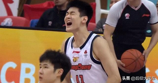 广东客场险胜青岛 裁判严判成关键变量 新人替补