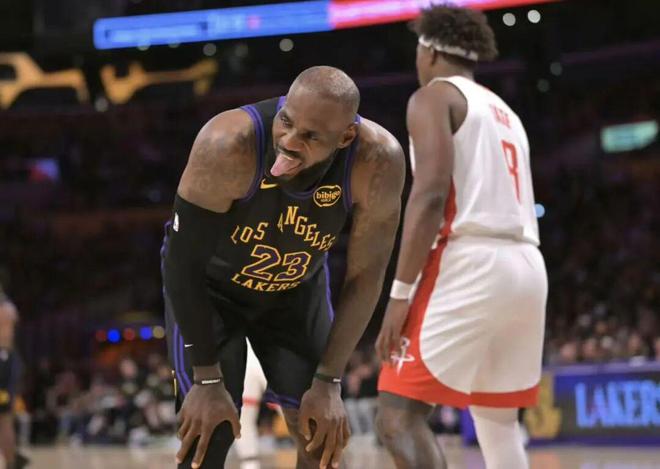 詹姆斯率湖人双杀火箭 杜兰特空砍23+6+4